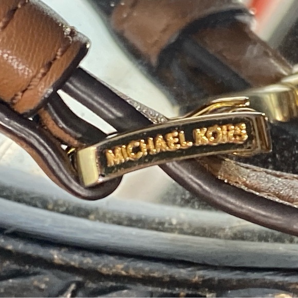 Michael Kors Brown Quilted Crossbody Bag - Picture 3 of 11